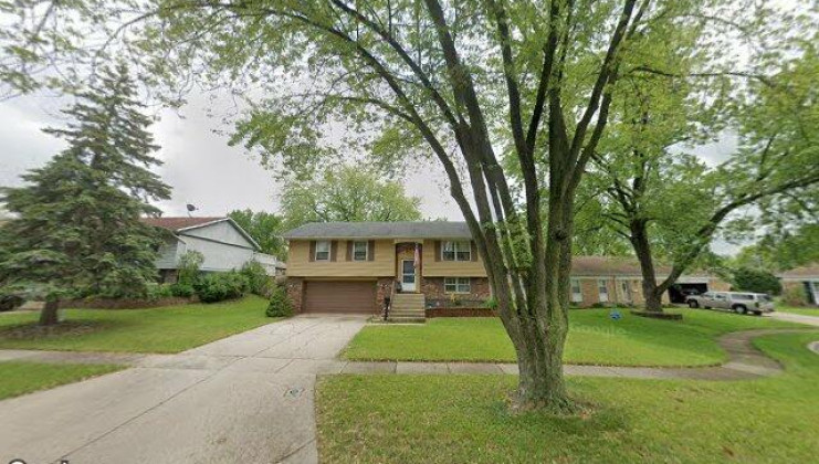 804 bussey ct, streamwood, il 60107