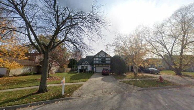 837 dartmoor dr, crystal lake, il 60014