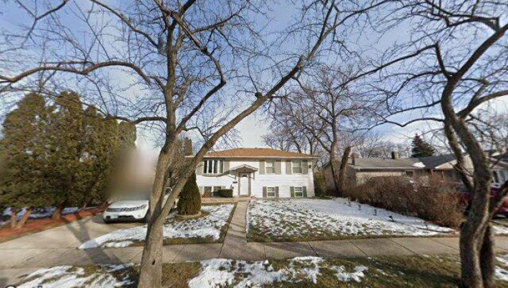 6631 peachtree st, hanover park, il 60133
