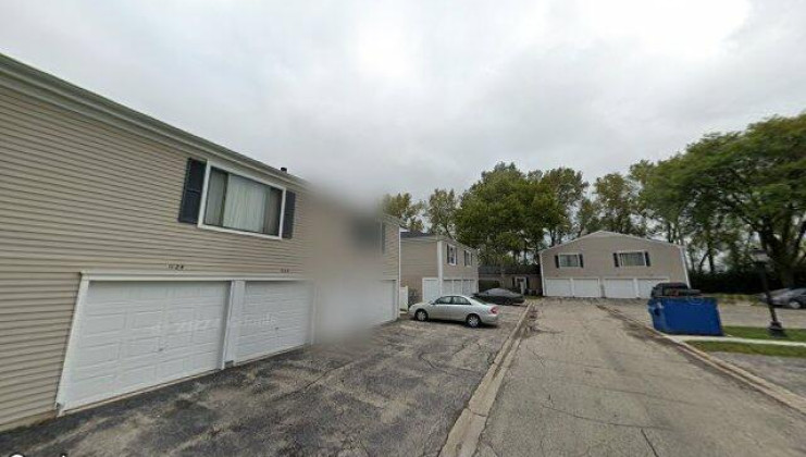 1136 cove dr, prospect heights, il 60070