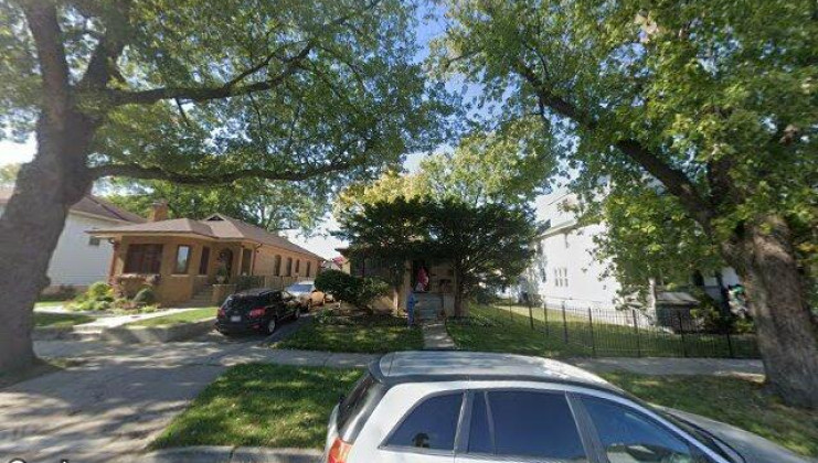 9216 s clyde ave, chicago, il 60617