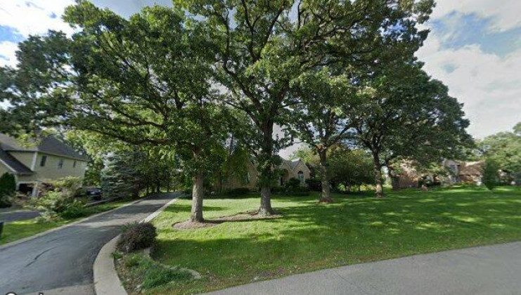 3220 royal woods dr, crystal lake, il 60014