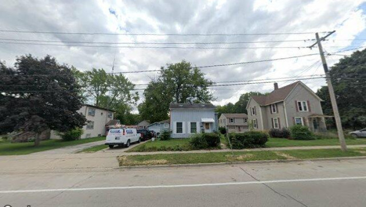 630 e calhoun st, woodstock, il 60098