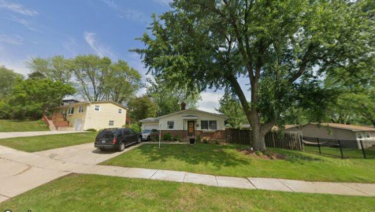 610 tanglewood dr, streamwood, il 60107