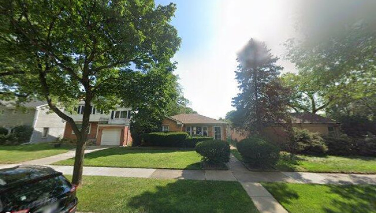 8605 laramie ave, skokie, il 60077