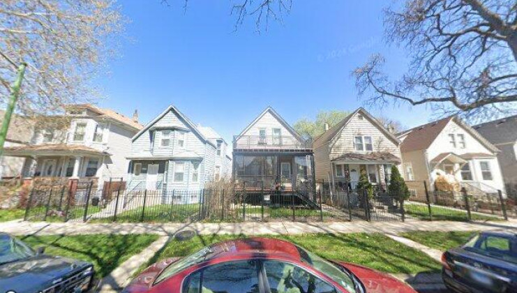 2233 n kenneth ave, chicago, il 60639