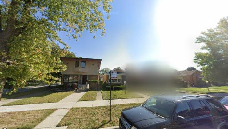 8805 s crandon ave, chicago, il 60617