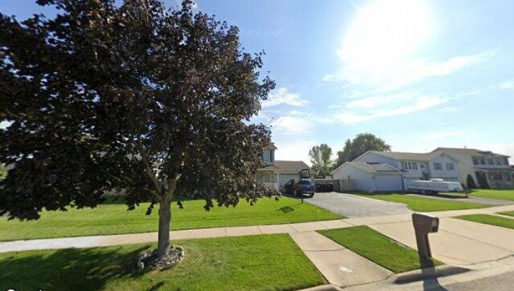 5821 castlewood trl, mchenry, il 60050