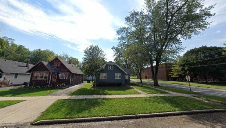 889 van st, elgin, il 60123