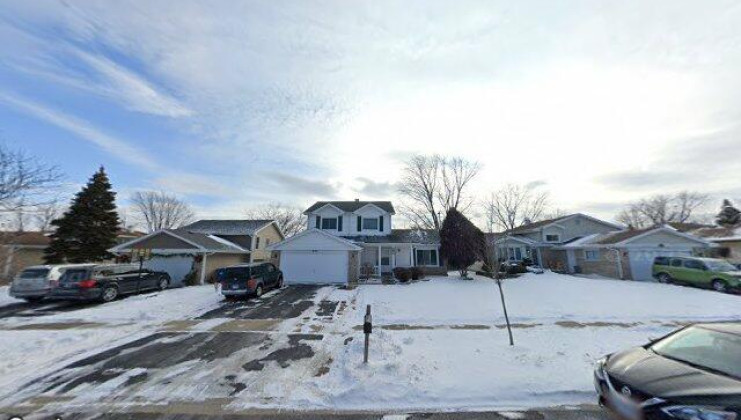 2131 newport cir, hanover park, il 60133