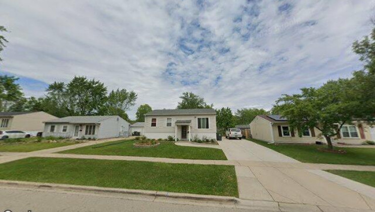 215 mayfield dr, streamwood, il 60107