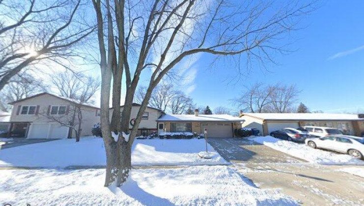 7388 coventry ln, hanover park, il 60133