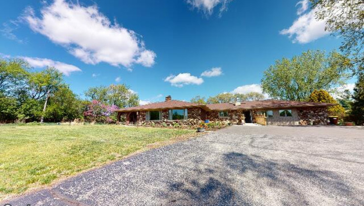 5430 e hillside rd, crystal lake, il 60012