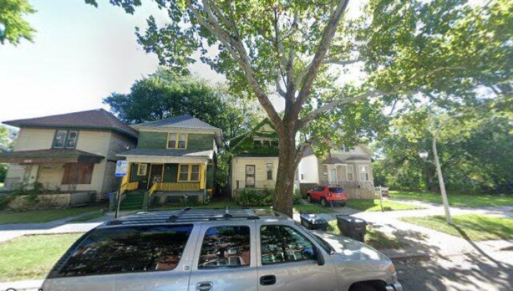 7743 s burnham ave, chicago, il 60649
