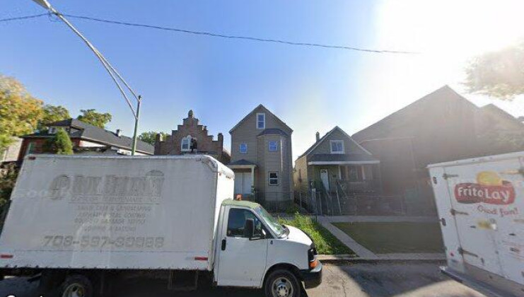8813 s escanaba ave, 8127 s muskegon ave, chicago, il 60617