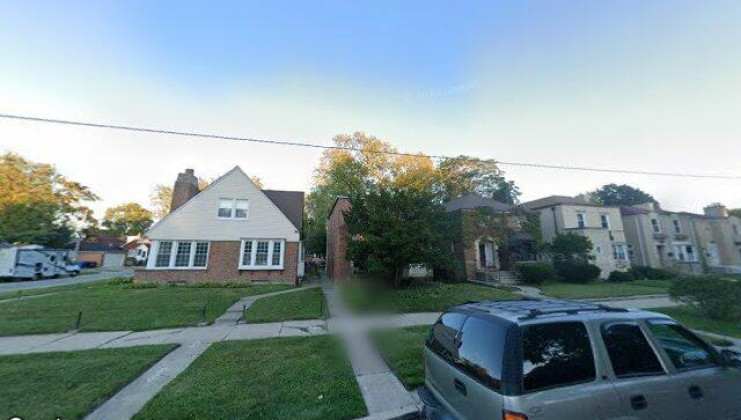 7707 s paxton ave, chicago, il 60649