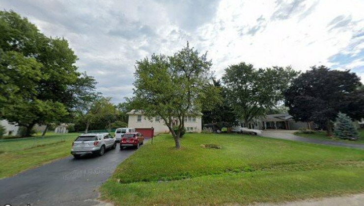 1n323 woods ave, carol stream, il 60188
