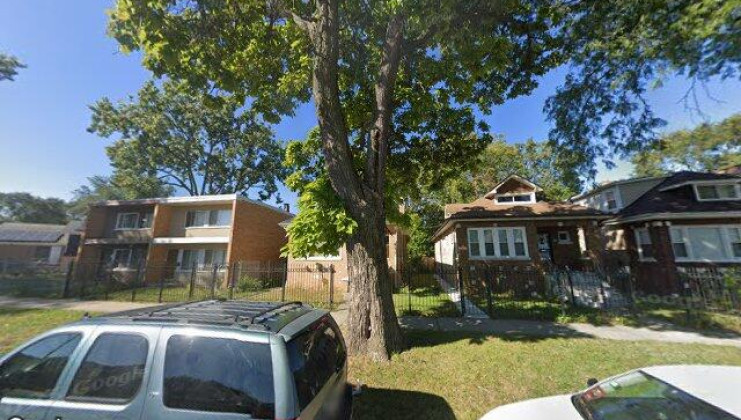 8136 s manistee ave, chicago, il 60617