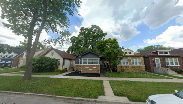 8443 s cregier ave, chicago, il 60617