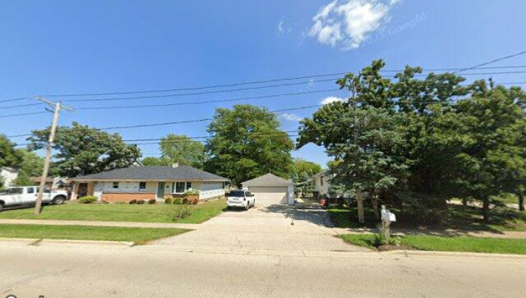 209 briarwood dr, crystal lake, il 60014