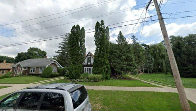 1033 augusta ave, elgin, il 60120