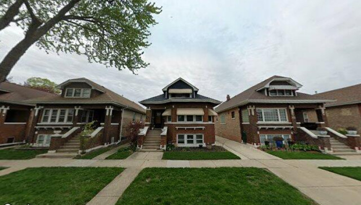 2442 elmwood ave, berwyn, il 60402