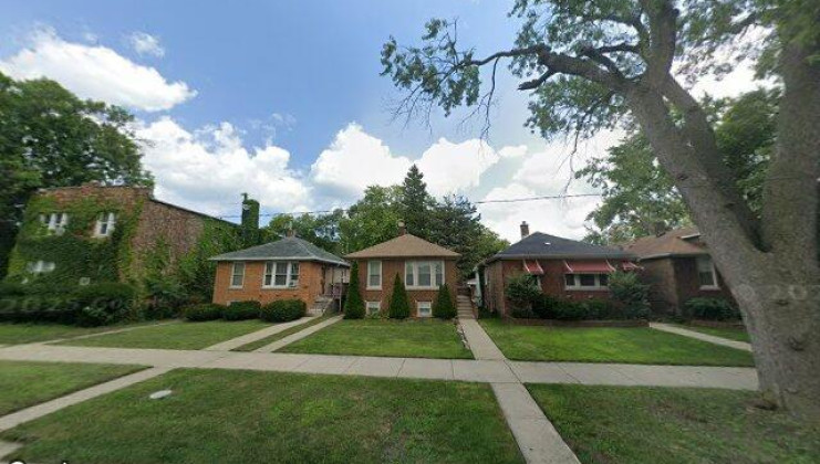 8107 s crandon ave, chicago, il 60617