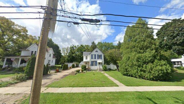 831 clay st, woodstock, il 60098