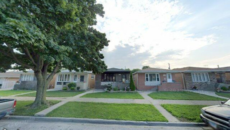 11624 s avenue j, chicago, il 60617