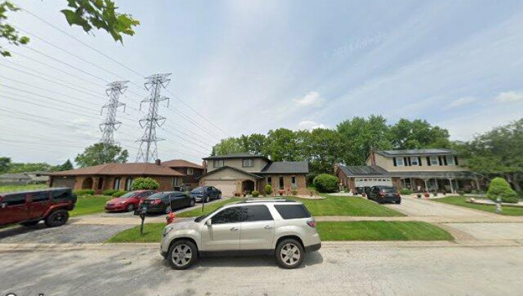 2024 185th st, lansing, il 60438