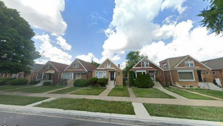 8918 s merrill ave, chicago, il 60617