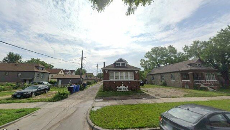 10615 s bensley ave, chicago, il 60617