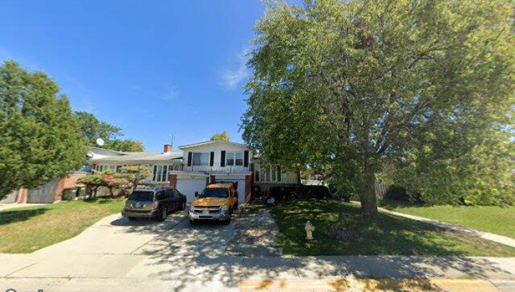 8943 robin e, des plaines, il 60016