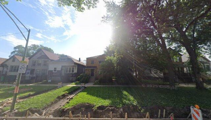 8827 s colfax ave, chicago, il 60617