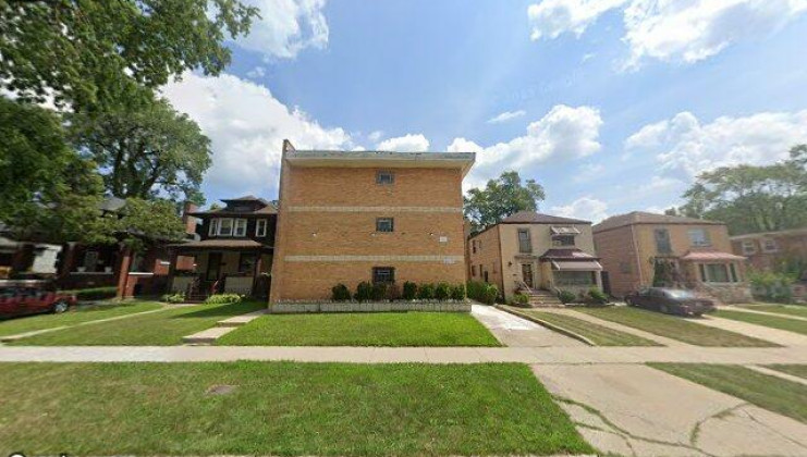 7641 s saginaw ave, chicago, il 60649