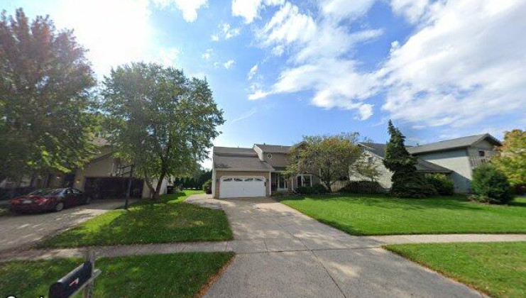 684 regent dr, crystal lake, il 60014