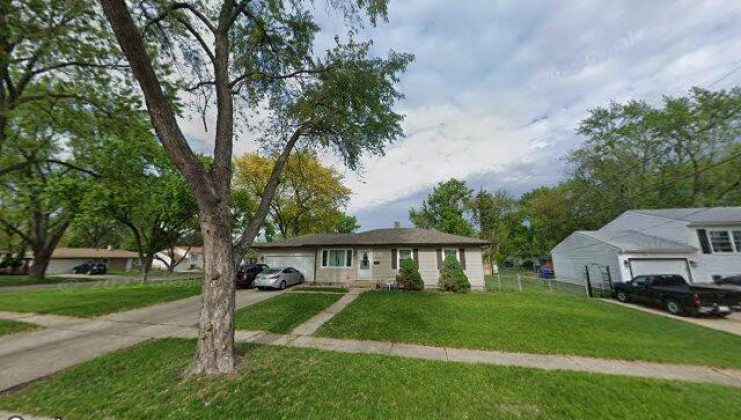 6911 juniper st, hanover park, il 60133