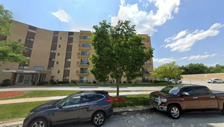 18400 cherry creek dr unit 105, bellwood, il 60430