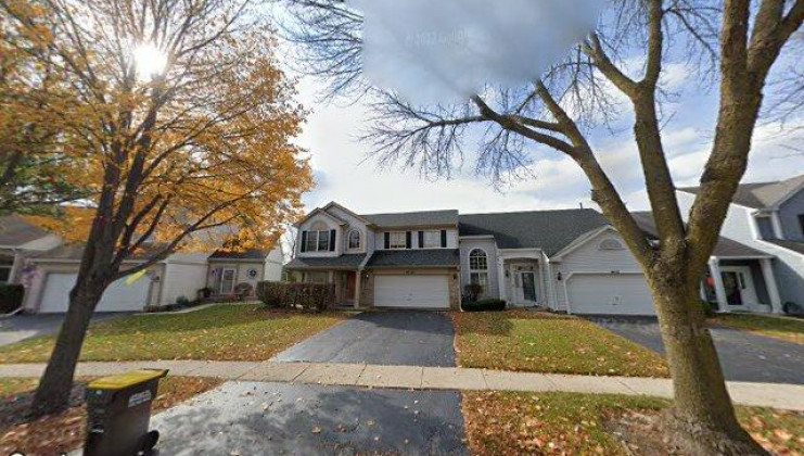 4400 larkspur ln, lake in the hills, il 60156