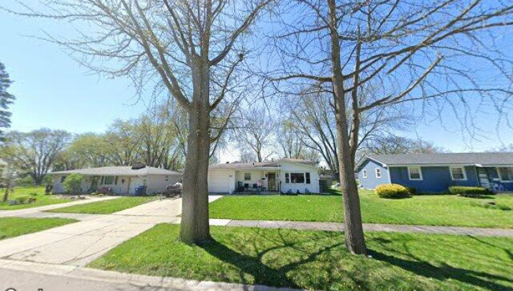 1327 royal dr, montgomery, il 60538