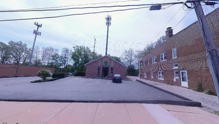 221 w greenwood ave, waukegan, il 60087