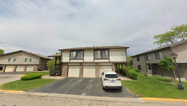 7527 bristol ln unit 2, hanover park, il 60133