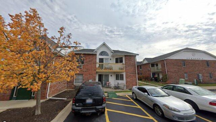 330 leah ln apt 1a, woodstock, il 60098