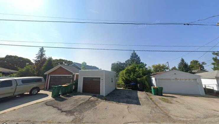 26 n lake ave, fox lake, il 60020