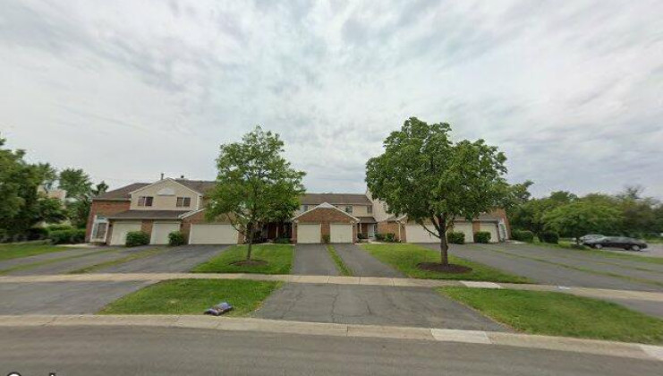 1044 bedford dr, carol stream, il 60188