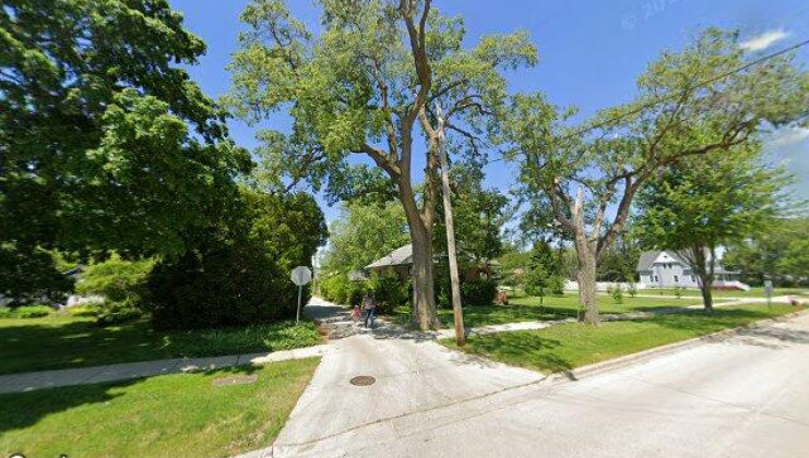 207 n chicago , elwood, il 60421