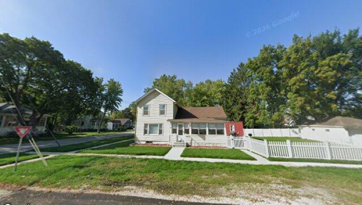 18 w clark st, plano, il 60545