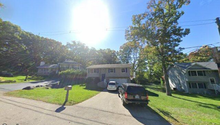 323 shower st, spring grove, il 60081