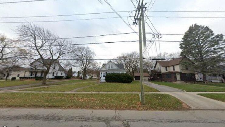 561 washington st, woodstock, il 60098