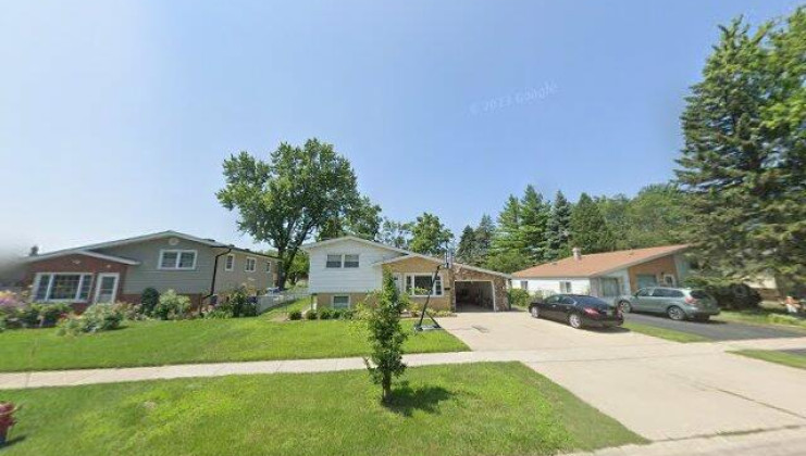 182 7th street, wheeling, il 60090